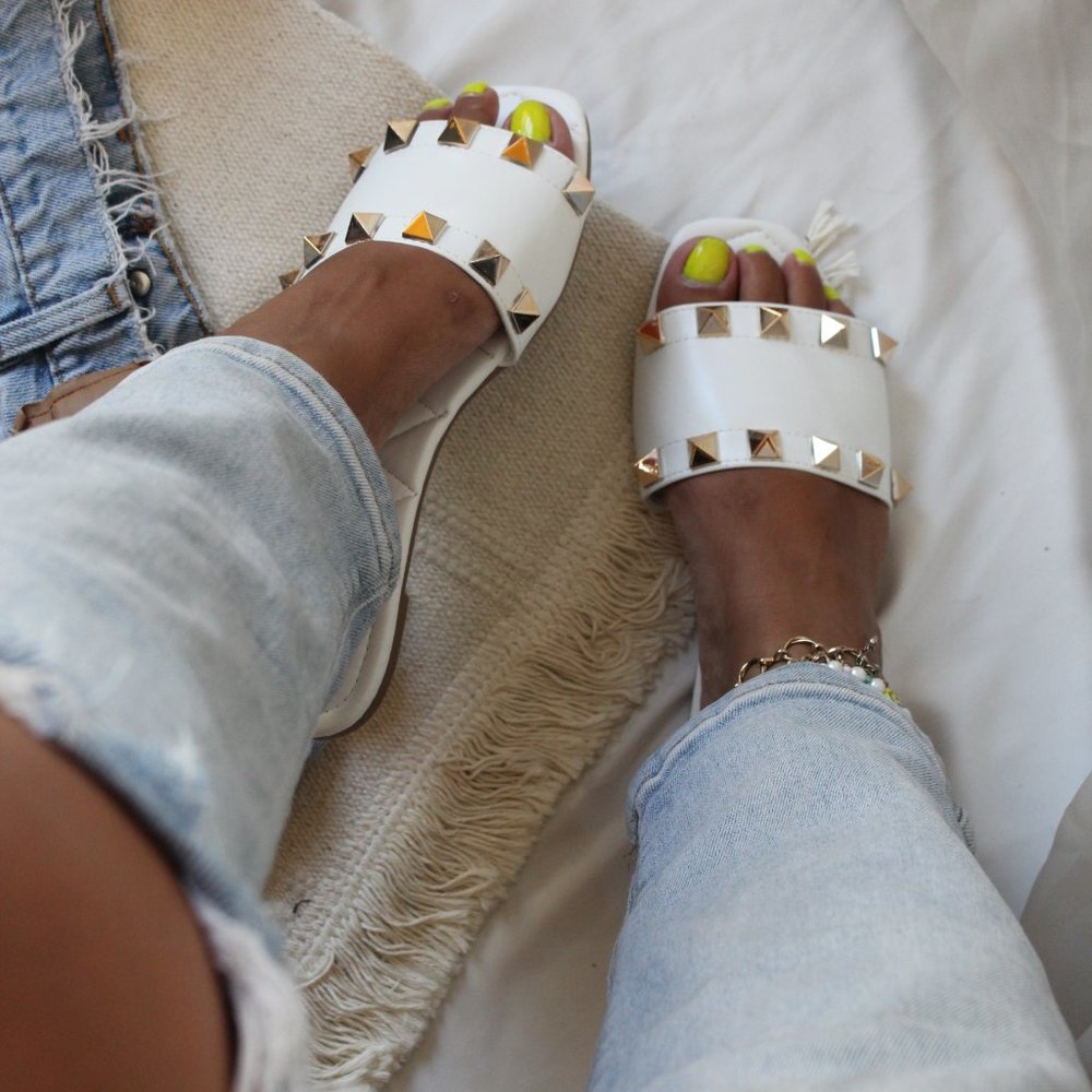 🆕️Summer Faves Collection// White one band Slide - Picture 5 of 7